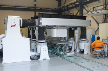 Large-scale 6 DOF vibration shaker system